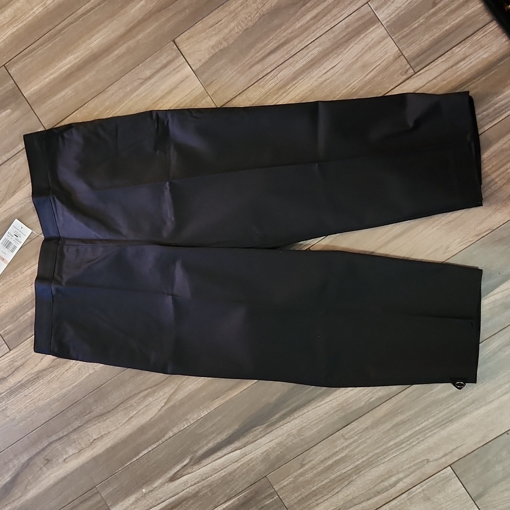 NWT Womens Black Capris